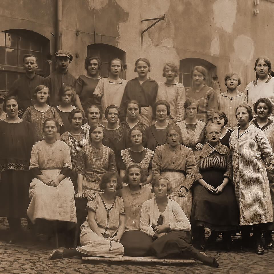Historische Aufnahme von Mitarbeitenden des Betriebs